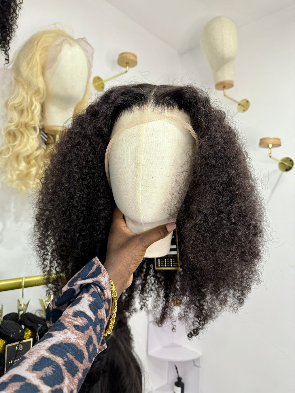 Perruque Kinky Curly Noir Naturel | Majogra Beauty