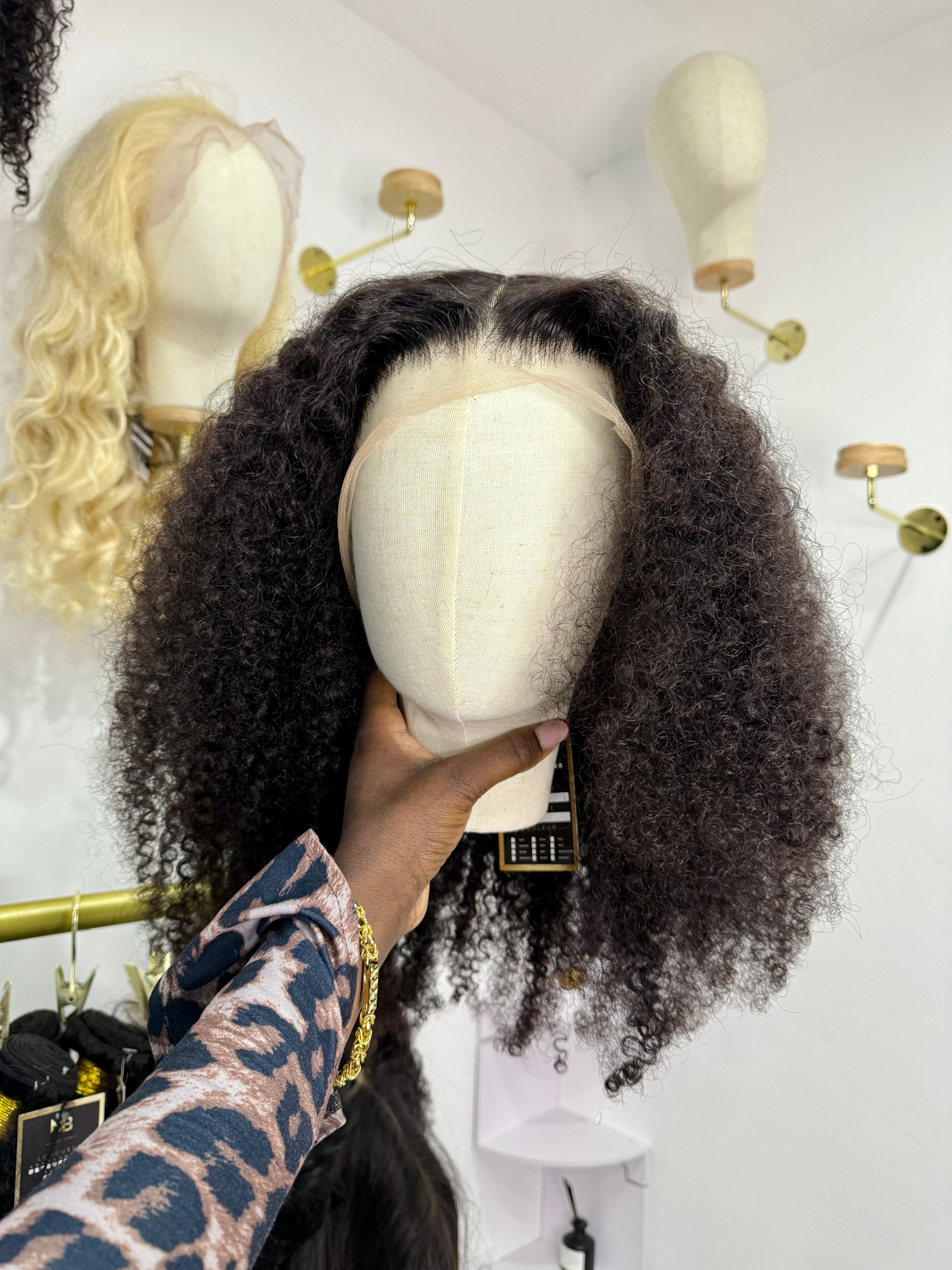 Perruque Kinky Curly Noir Naturel | Majogra Beauty