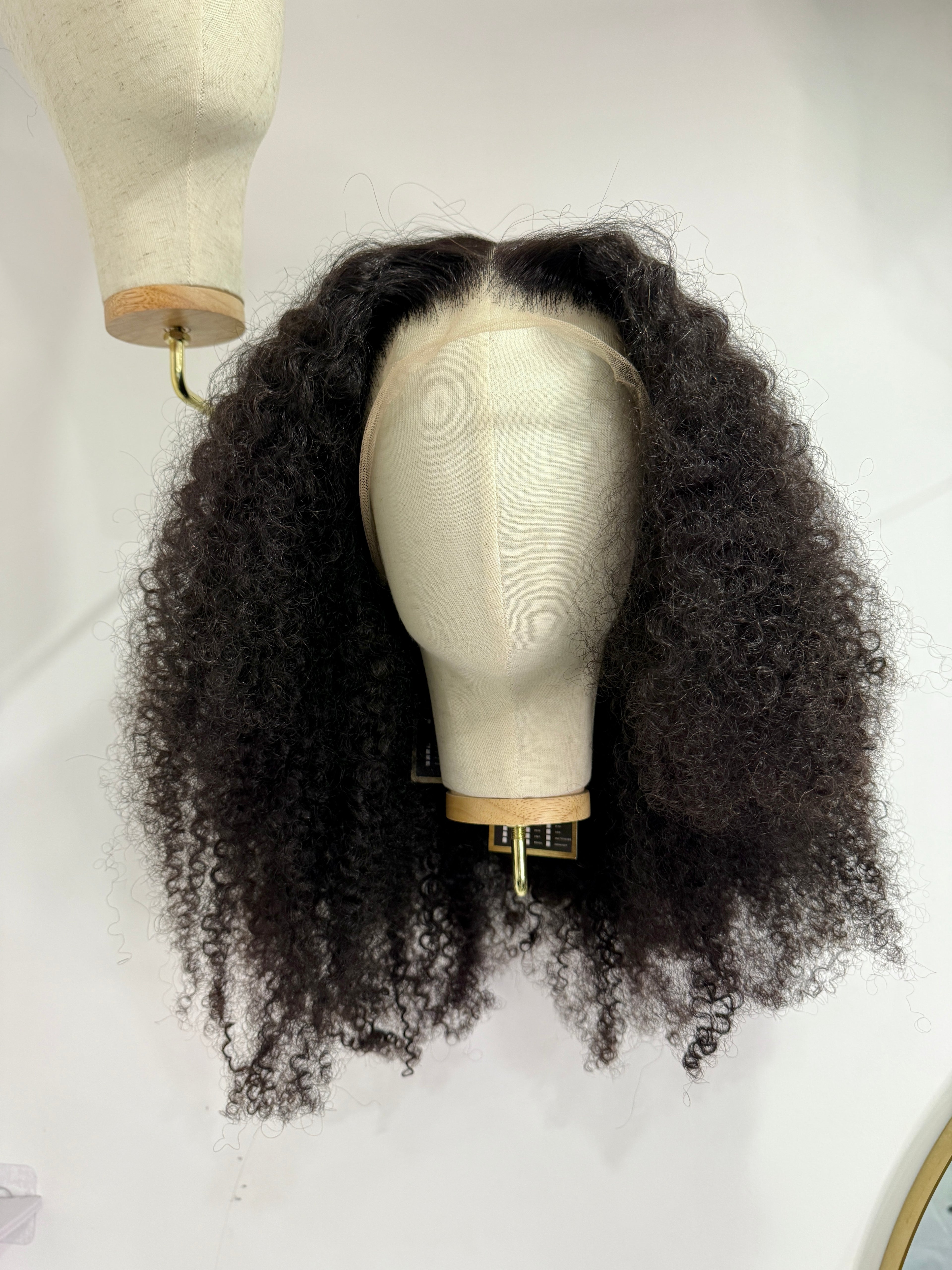 Perruque Kinky Curly Noir Naturel | Majogra Beauty