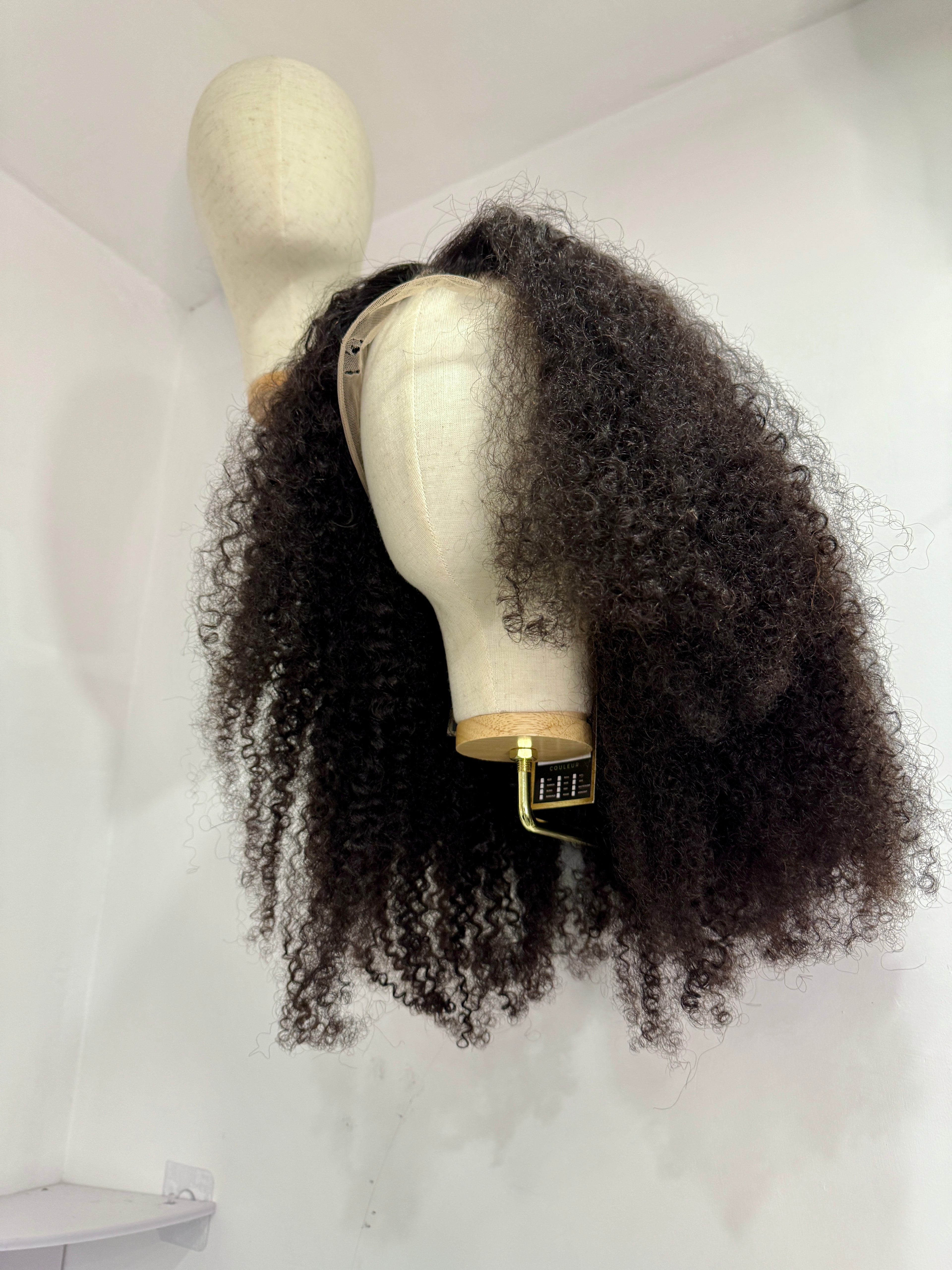 Perruque Kinky Curly Noir Naturel | Majogra Beauty