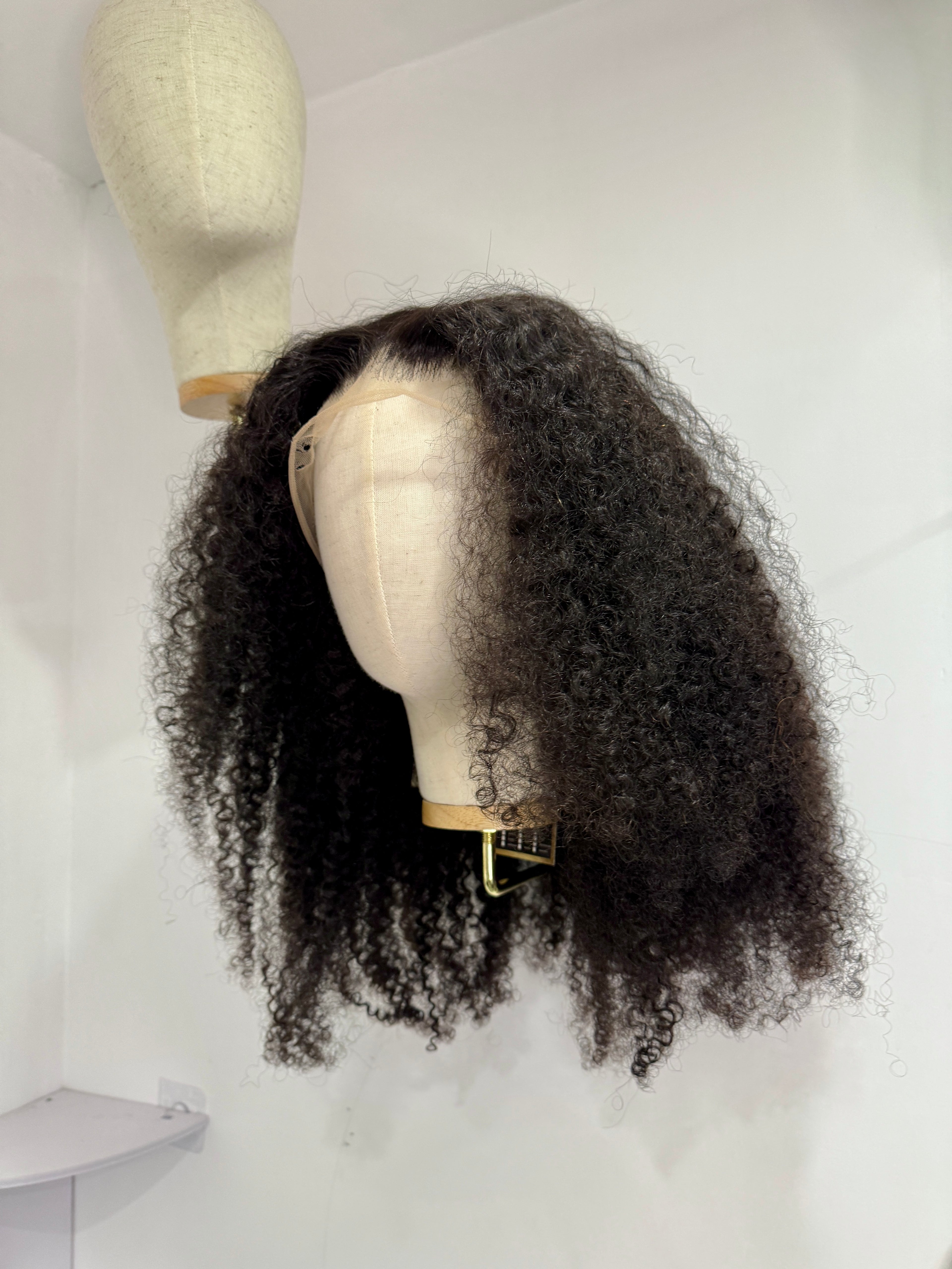 Perruque Kinky Curly Noir Naturel | Majogra Beauty